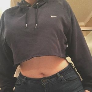 CROPPED NIKE HOODIE